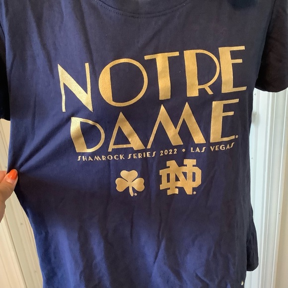 Under Armour Notre Dame shirt size medium NWT - Picture 3 of 9